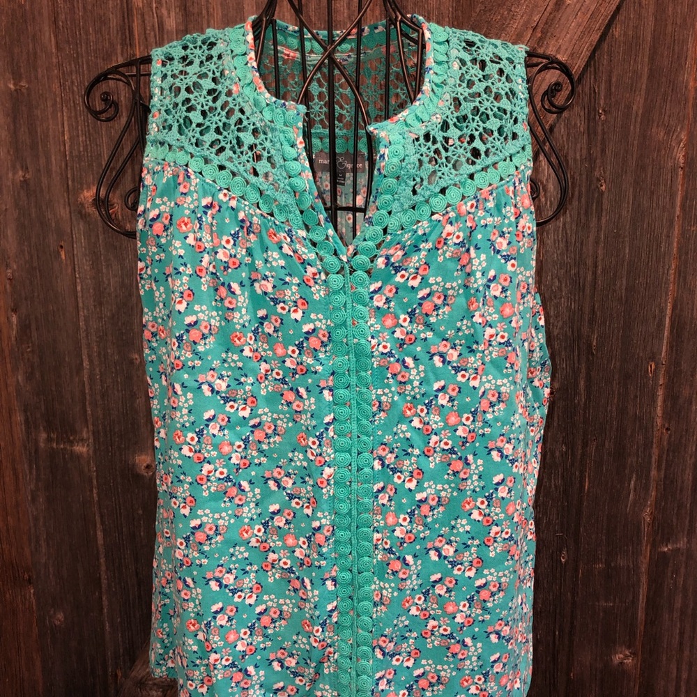 Market and spruce teal top